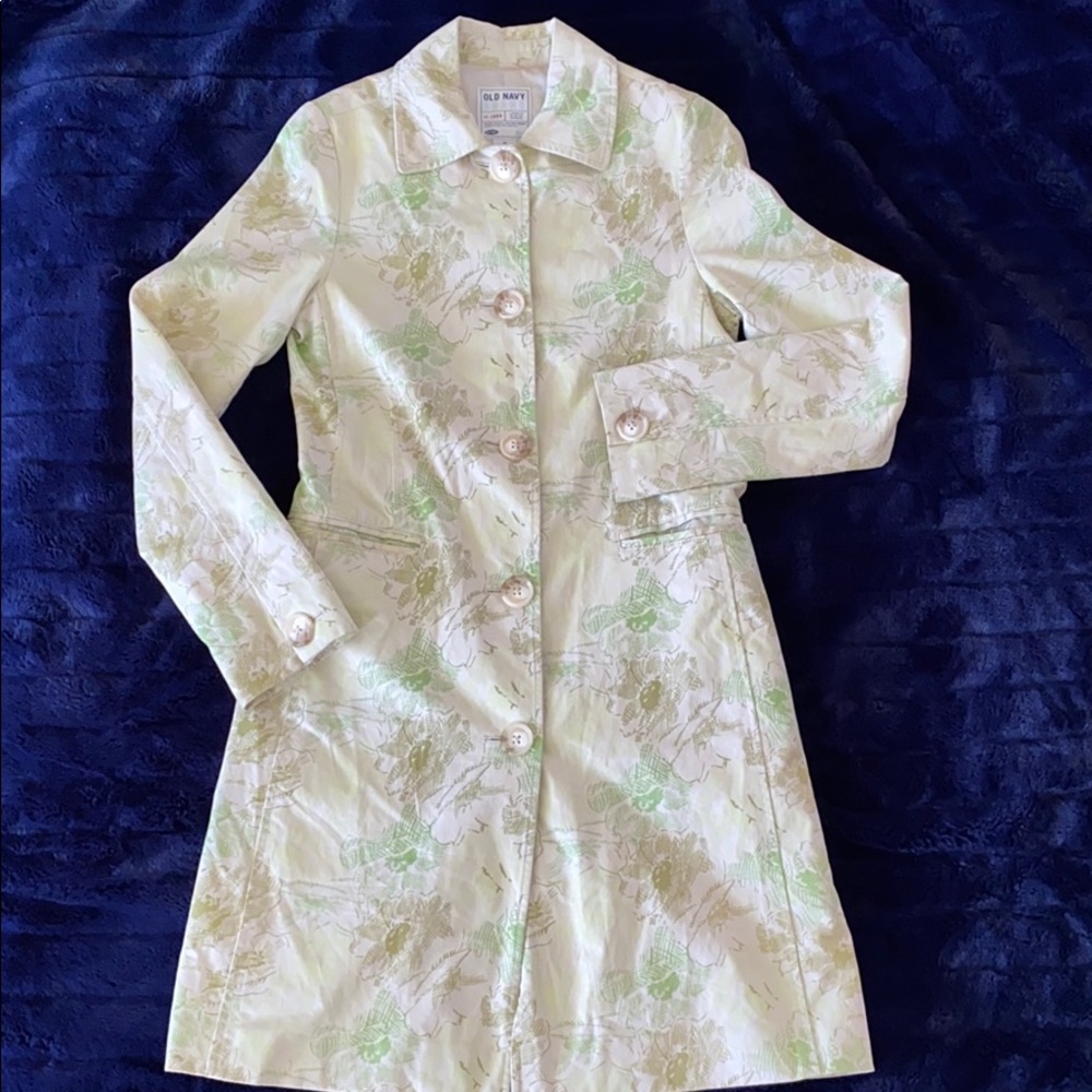 OLD NAVY TRENCH COAT STYLE. BIG BUTTONS. POCKETS